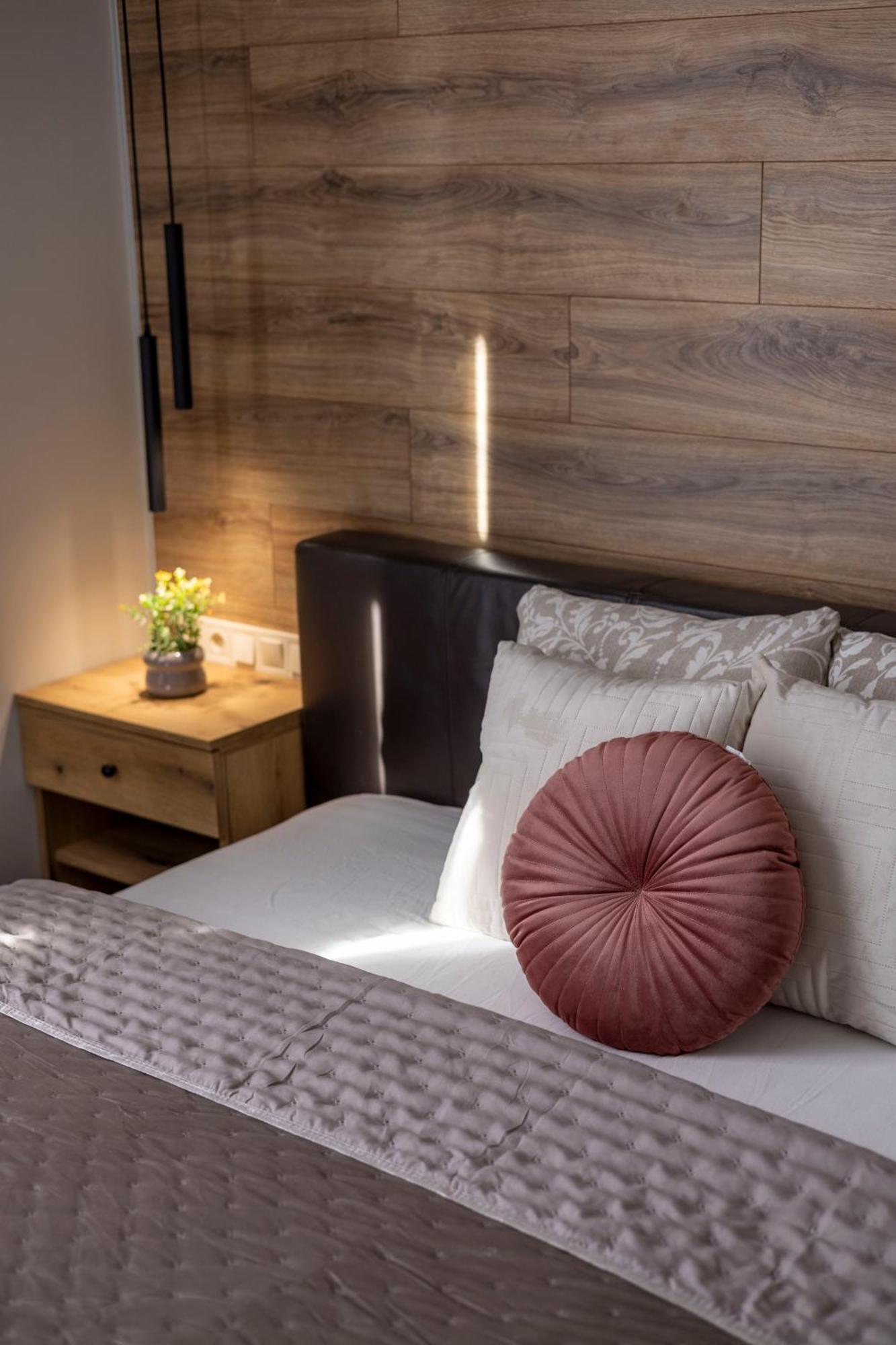 בודפשט Exclusive Stylish Suite By Prestige Homes Next To The Oktogon מראה חיצוני תמונה