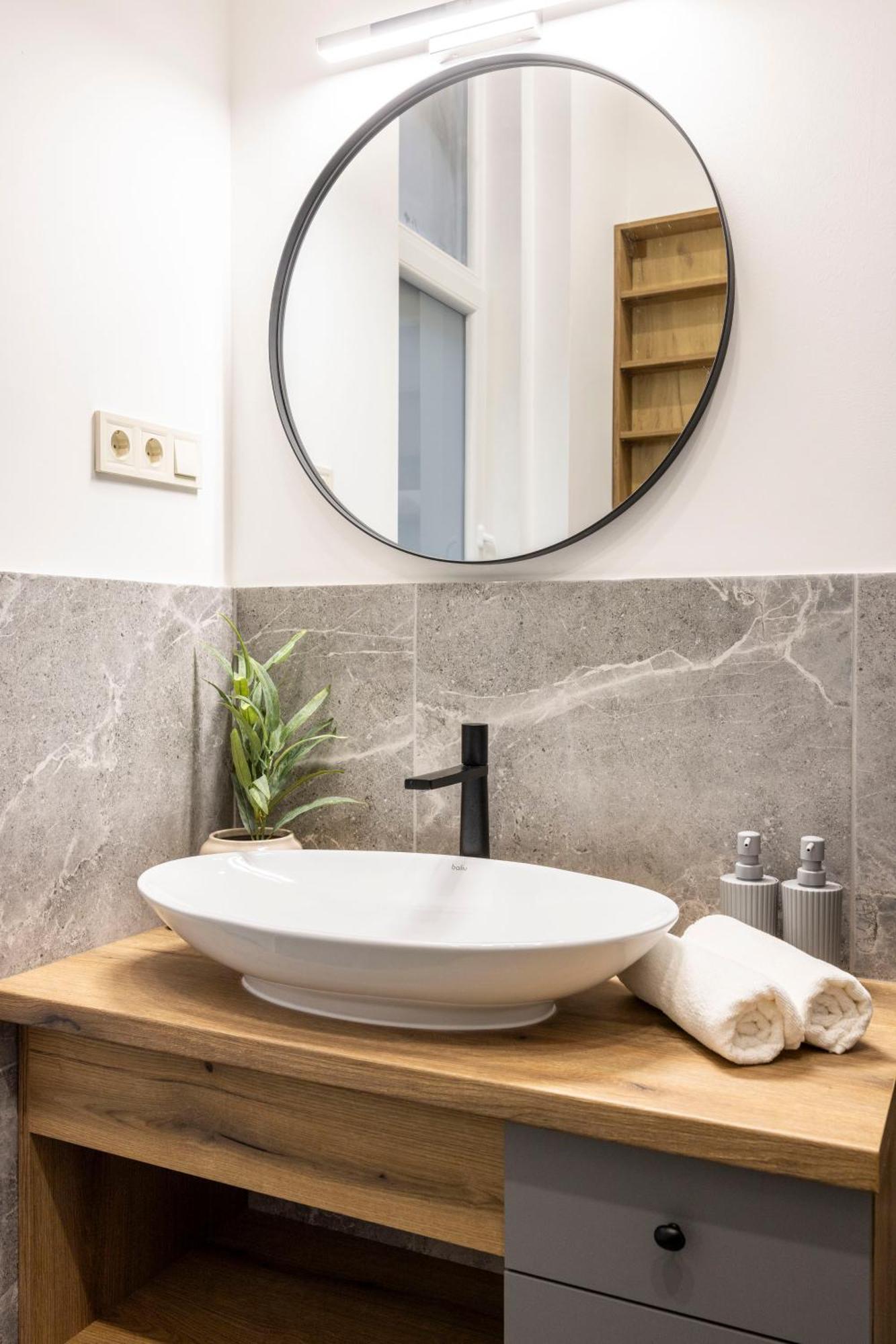 בודפשט Exclusive Stylish Suite By Prestige Homes Next To The Oktogon מראה חיצוני תמונה